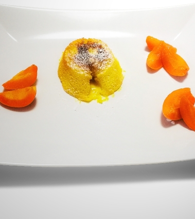 Tortino con cuore di cioccolato bianco e albicocca