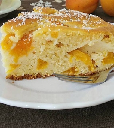 Torta cocco e albicocche