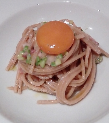 Spaghetto integrale, tuorlo marinato e guanciale