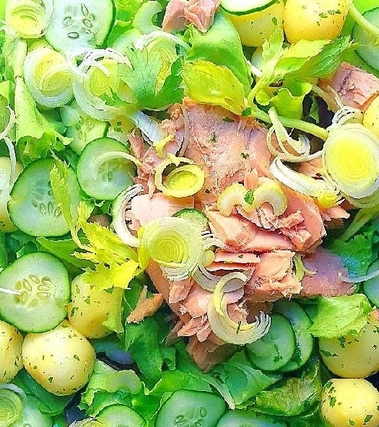 Insalata di tonno, porri e patate prezzemolate