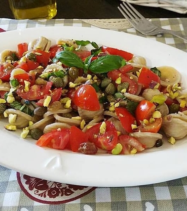 Orecchiette integrali all’uvetta e pistacchi