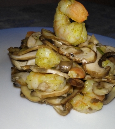 Insalata di funghi e mazzancolle con pinoli