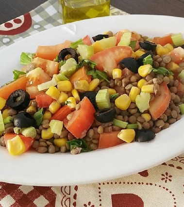 Insalata fredda di sedano e lenticchie