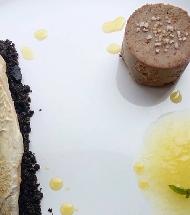 Sgombro, salsa d'ananas e terrina di fegato