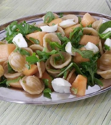 Pasta melone, scamorza e rughetta