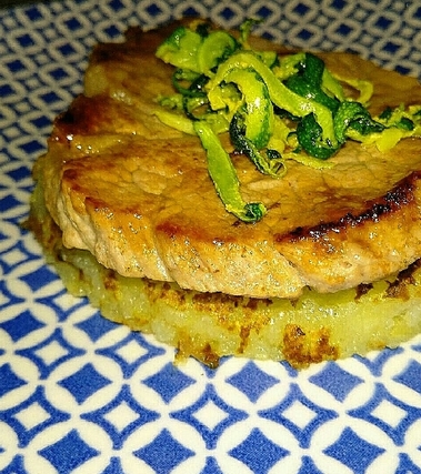 Coppa di maiale su rosti e zucchine croccanti