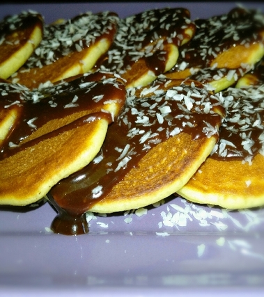 Mini pancakes con salsa alla nutella e cocco
