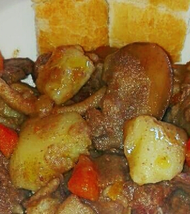 Spezzatino con funghi e patate