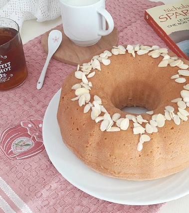 Ciambellone al latte di mandorla