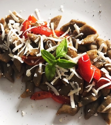 Gnocchi di melanzane con pomodorini e ricotta