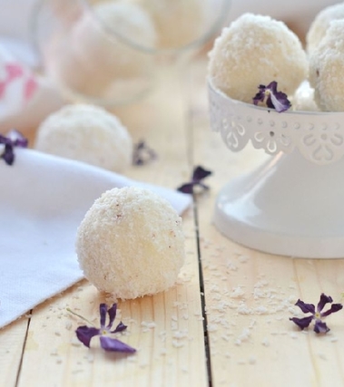 Palline di cocco o dolcetti di cocco e ricotta