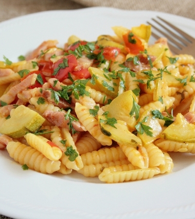 Gnocchetti sardi con zucchine, pancetta e curcuma