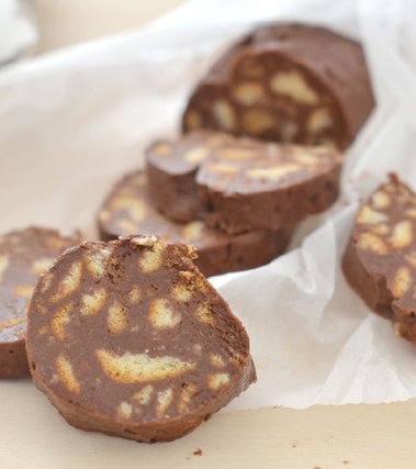 Salame di cioccolato con cioccolato fondente