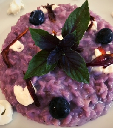 Risotto ai mirtilli burrata e cipolle di tropea