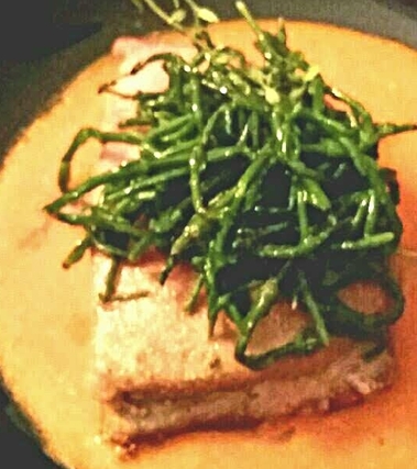 Tonno alle erbe su crema di peperoni arrosto