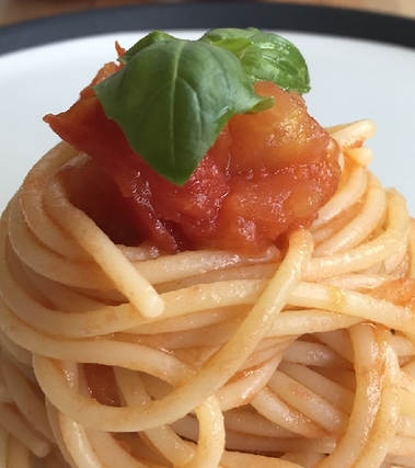 Spaghetti con pomodoro e basilico