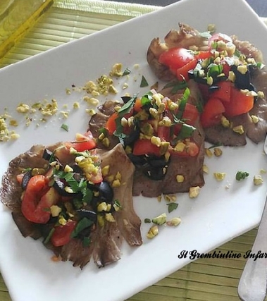 Funghi pleurotus grigliati ai pistacchi