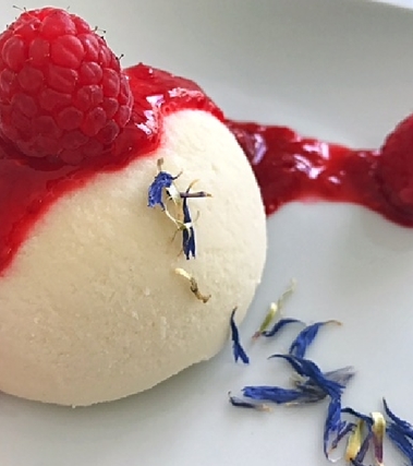 Bavarese al cioccolato bianco e coulis di lamponi