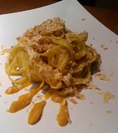 Tagliatelle zucca, salsiccia e ricotta infornata
