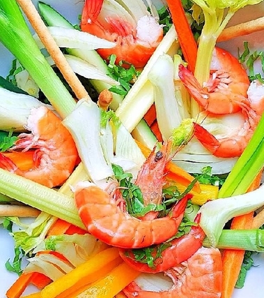 Catalana di mazzancolle al vapore e crudité