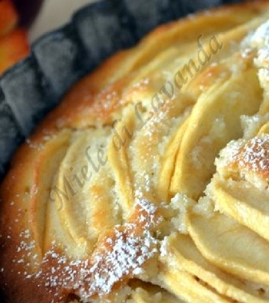 Torta di mele e uvetta