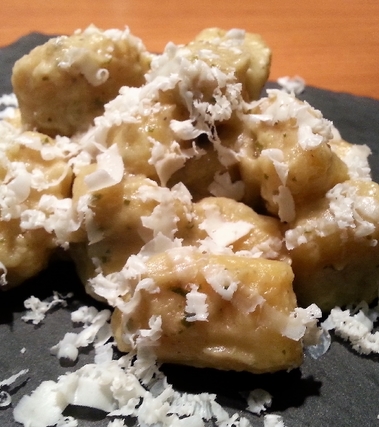 Gnocchi di patate rosse con crema di melanzane