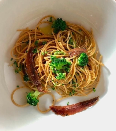 Spaghetti integrali ai broccoletti e alici