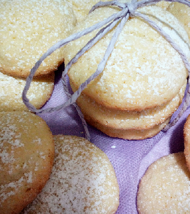 Biscotti morbidi al profumo di limone