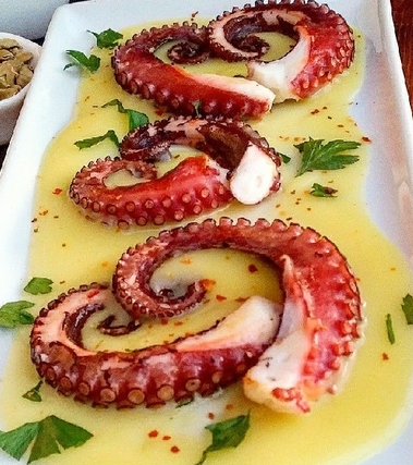 Polpo grigliato con crema di patate