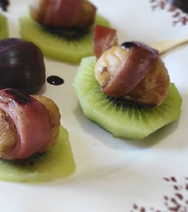 Bocconcini di castagne allo speck e kiwi