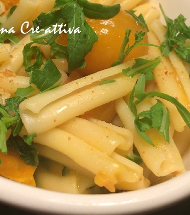 Caserecce ai datterini gialli, rucola e bottarga