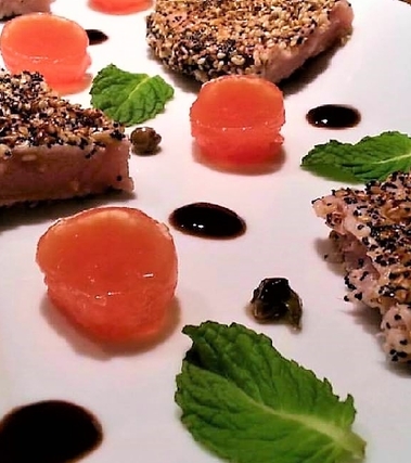 Tonno in crosta e cioccolattini di pomodorino