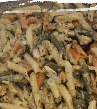 Penne tricolori con broccolo verde e cozze
