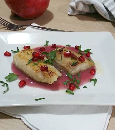 Filetto di gallinella su salsa di melagrana