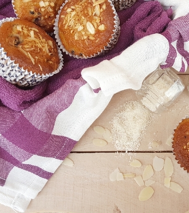 Muffin alle more con cocco e mandorle