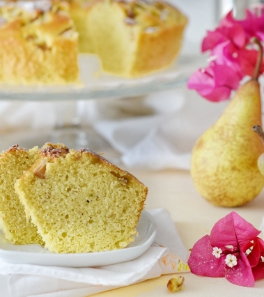 Ciambella all'acqua con pere mandorle senza burro