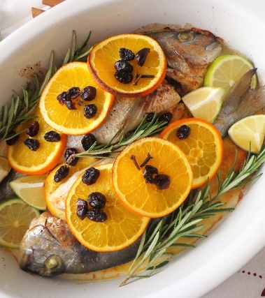 Orata al forno con arancia, lime e mirtillo rosso