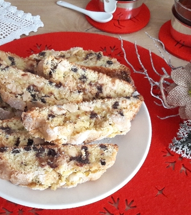 Cantucci alle nocciole e cioccolata