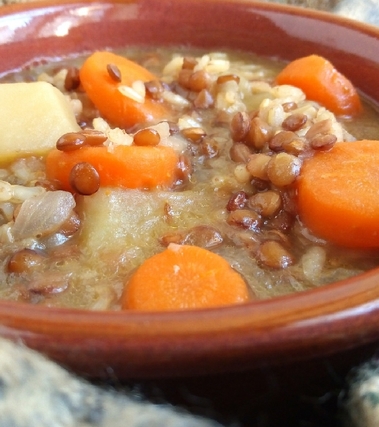 Minestra di lenticchie e riso integrale al cumino