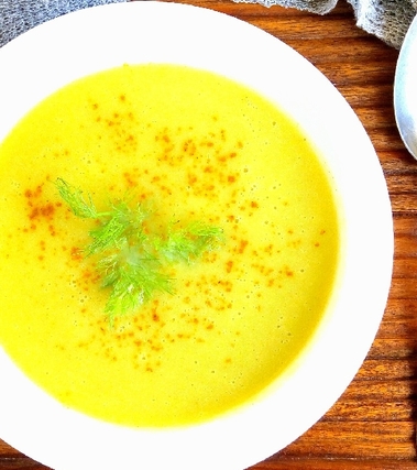 Vellutata riciclona di porri e finocchi al curry