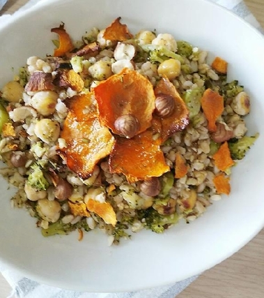 Farro alle nocciole e chips di zucca