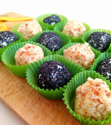 Tartufini di formaggio fresco fatto in casa