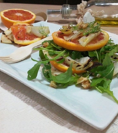 Finocchi grigliati con rucola arance e noci
