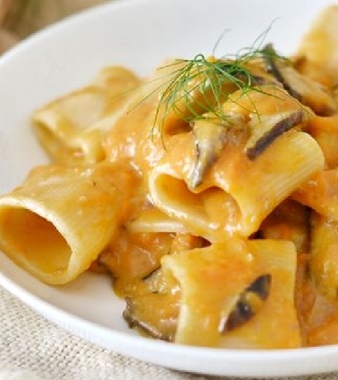 Pasta con crema di zucca porcini e gorgonzola
