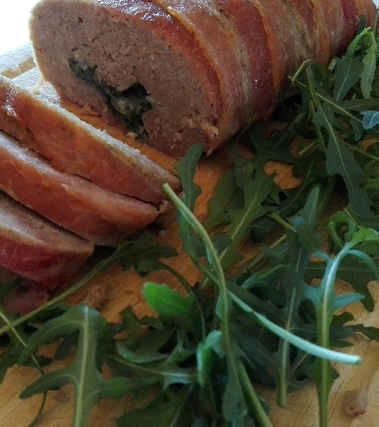 Polpettone ripieno con rucola e provolone piccante