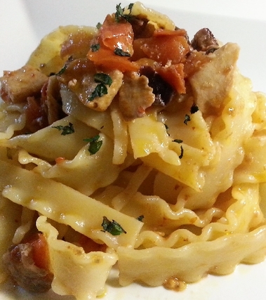 Reginette pesce spada, pomodori, olive e mentuccia