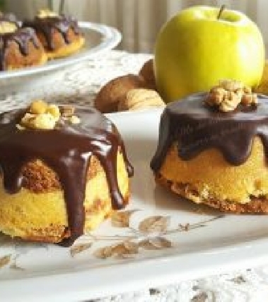 Tortini di pandoro con mele e noci
