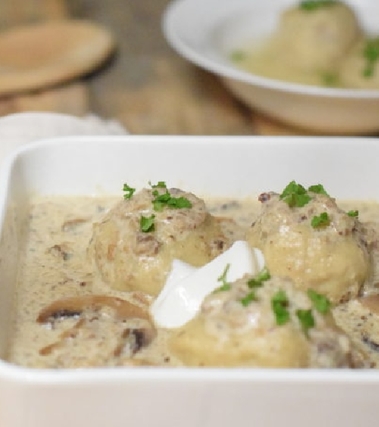 Canederli di pane con salsa ai funghi