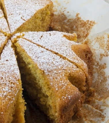 Torta senza glutine con bevanda all'avena