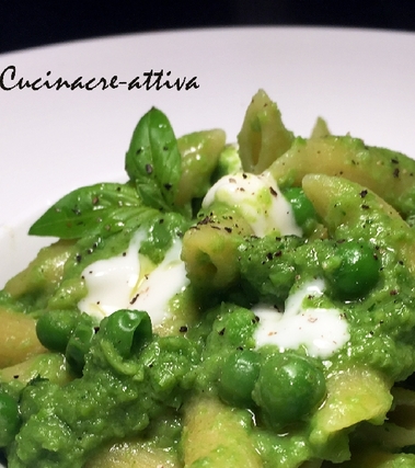 Pennette in salsa di piselli, zenzero e stracchino